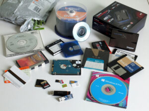 mix_of_data_storage_cd_sd_ssd_hdd_floppy_tape_etc_big