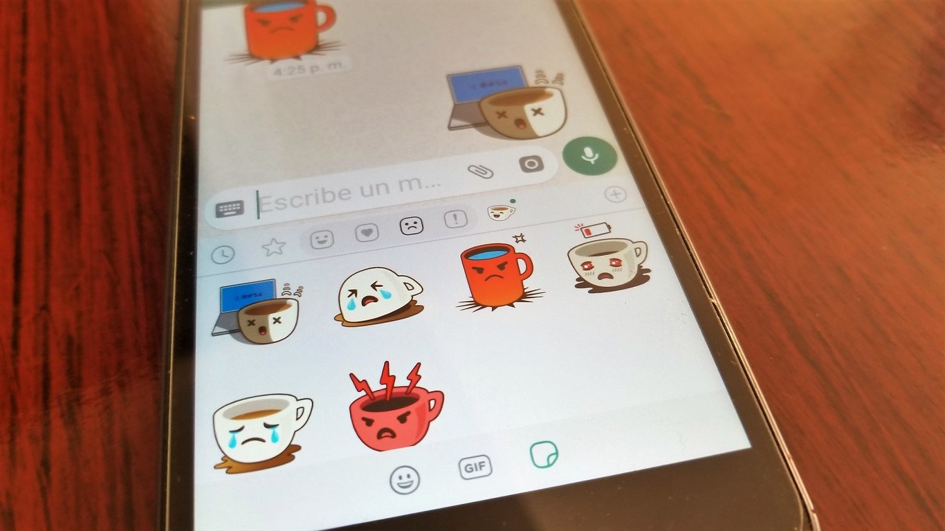 طريقة إضافة ملصق خاص Sticker في تطبيق الواتساب مزن